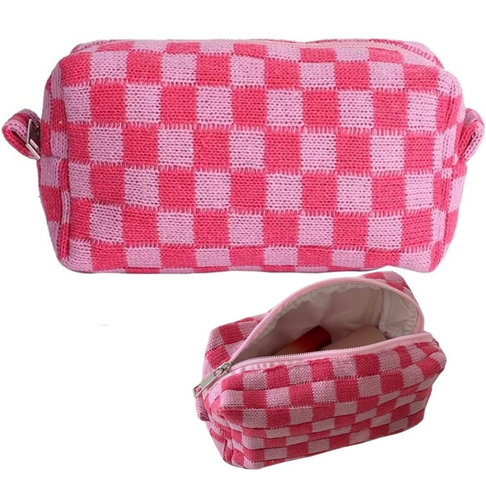cute checkered makeup bag! 💕